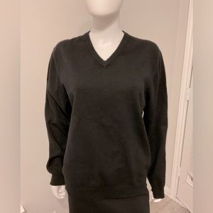 Club Room women's 100% cashmere long sleeve v-neck sweater, size M
